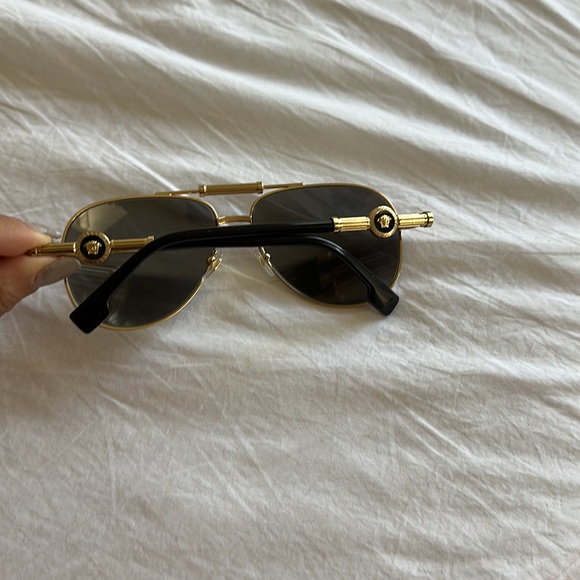 💯 Authentic Versace Unisex Polarized sunglasses - Picture 3 of 5